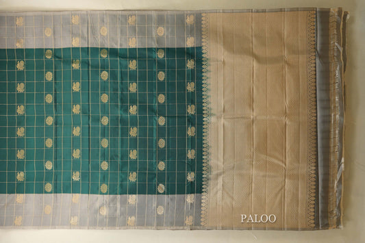Bottle Green Light Weight Kanjivaram Silk Saree paloo