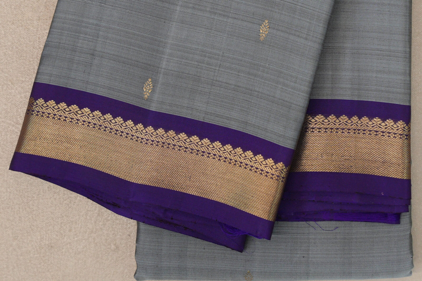 Silver Grey Vintage Kanjivaram Silk Saree border zoom