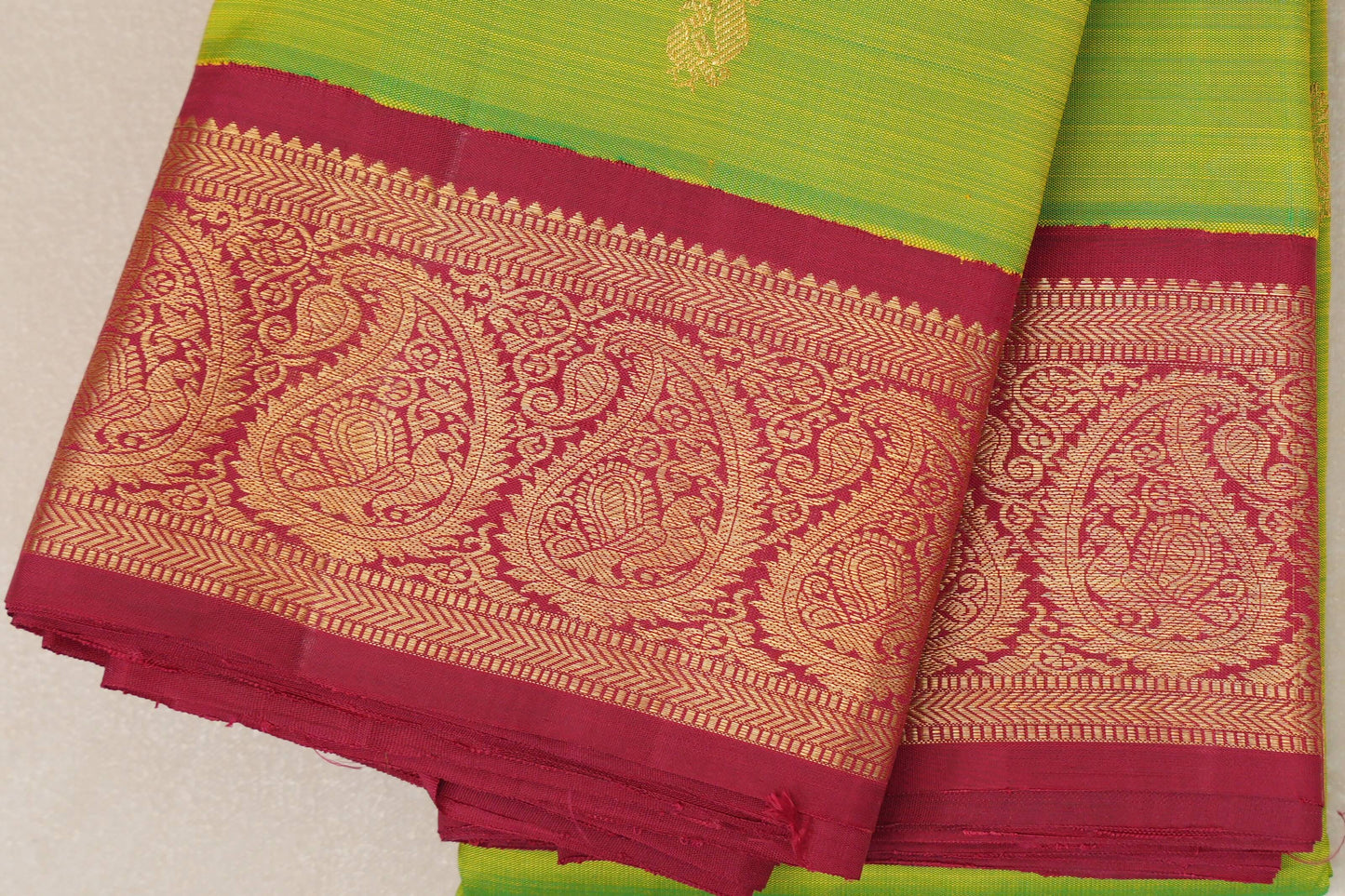 Dual Tone Green and Yellow with Deep Red Borders Vintage Kanjivaram Silk Saree border zoom