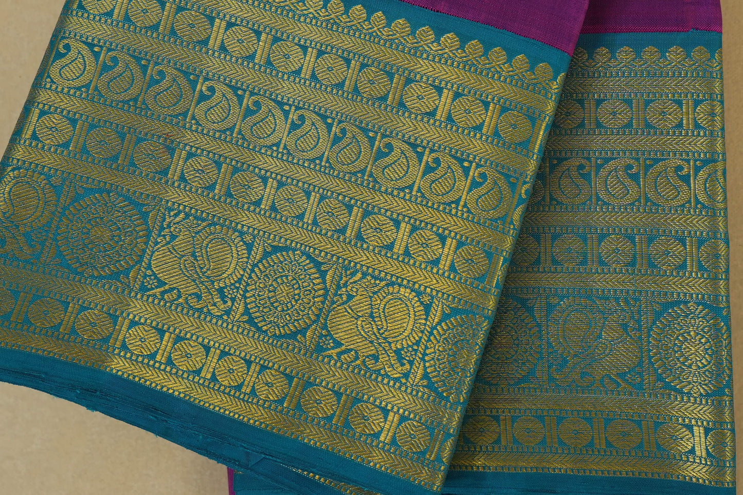 magenta kanjivaram silk saree border
