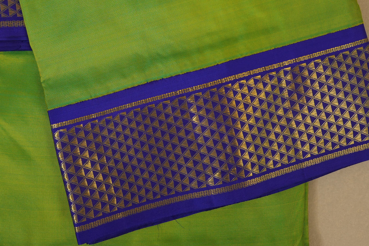 Fluorescent Green with violet borders Ten yards silk saree by Shreenivas silks PSSR017961