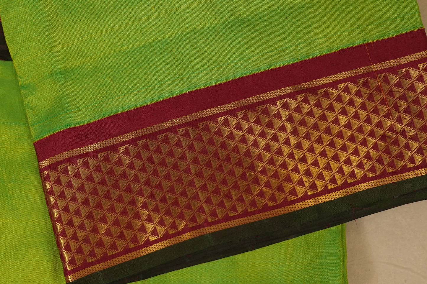 Fluorescent Green Ten yards silk saree by Shreenivas silks PSSR017972