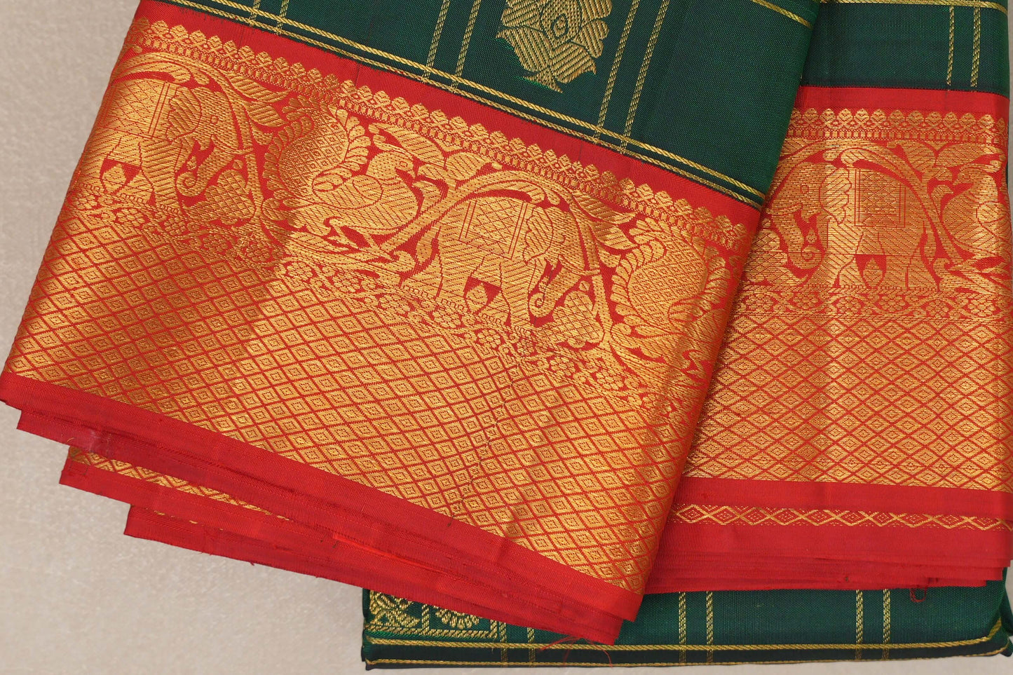 Bottle Green Vintage Kanjivaram Silk Saree border zoom