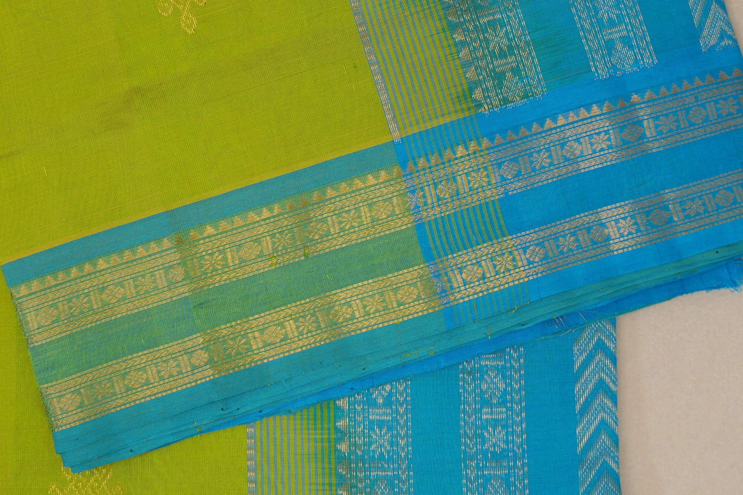 Bright Leaf Green Vintage Silk Cotton Saree border zoom