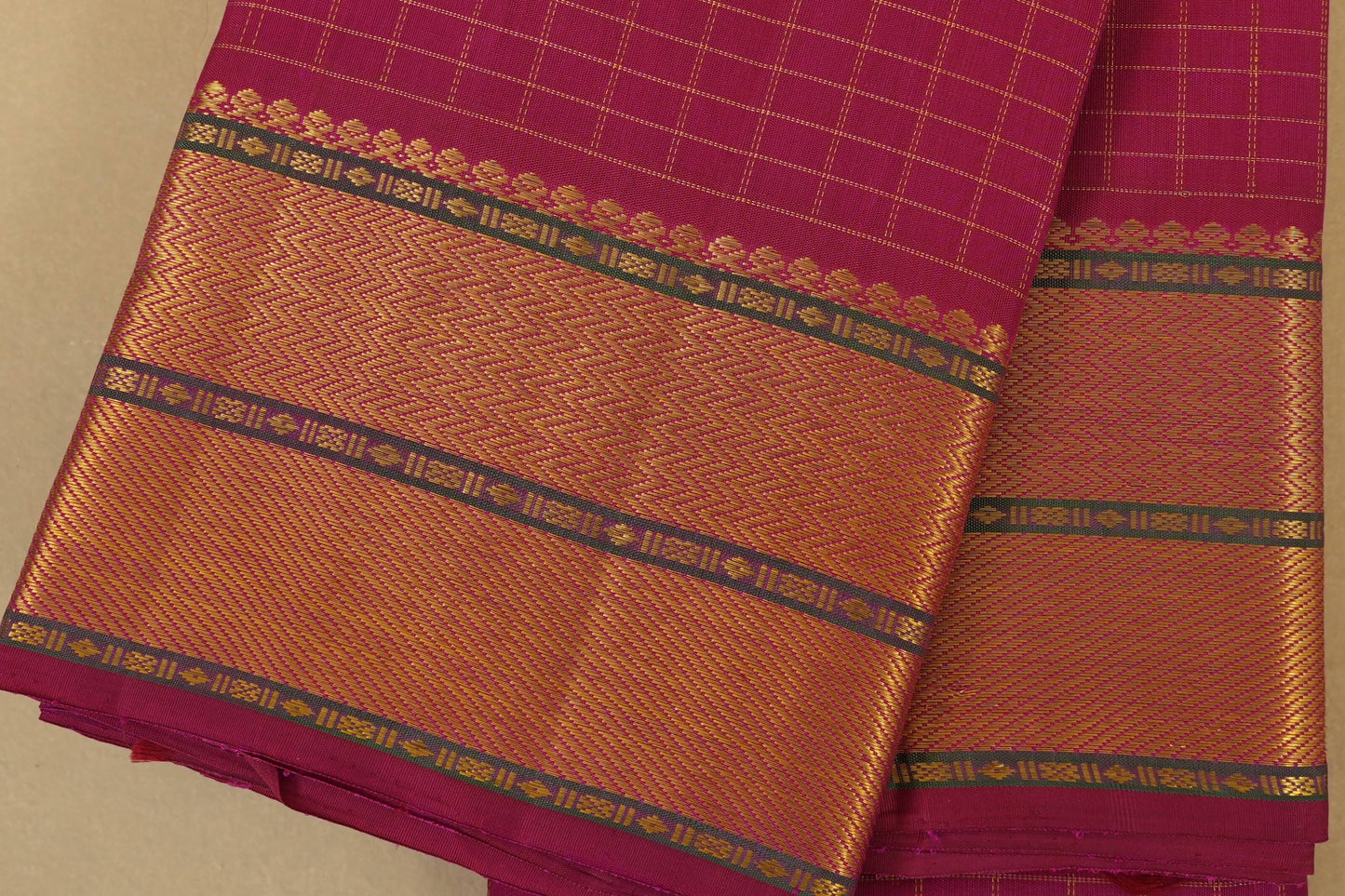 Pink Vintage Kanjivaram Silk Saree border zoom