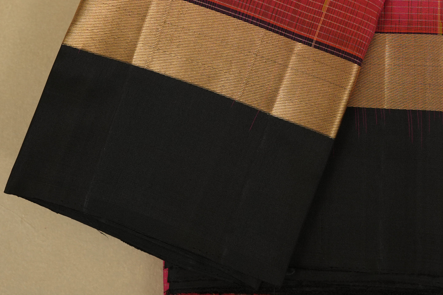 Pinkish Orange with Black Borders Light Weight Kanjivaram Silk Saree borders