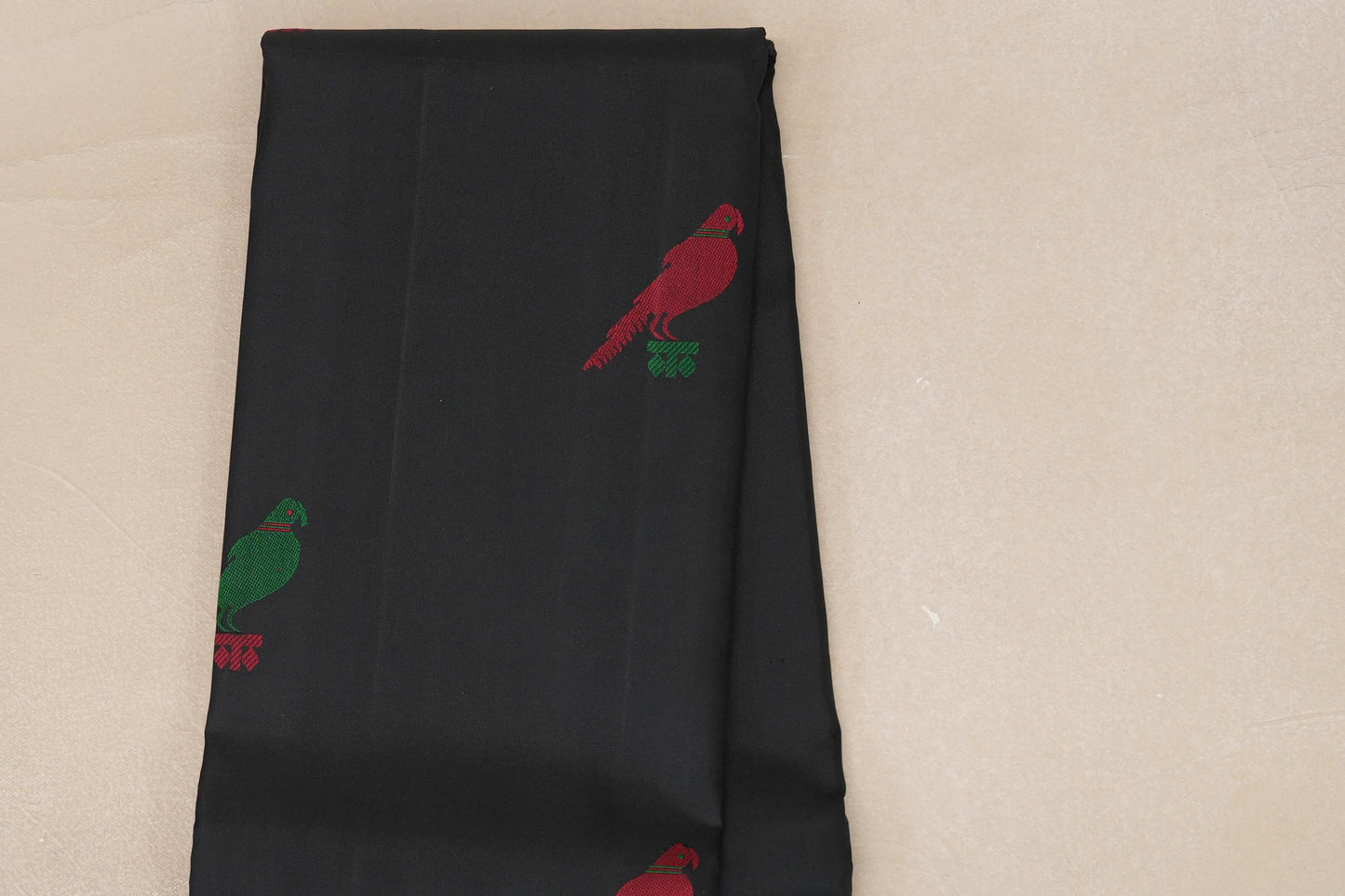 Black Borderless Thread Woven Vintage Kanjivaram Silk Saree body