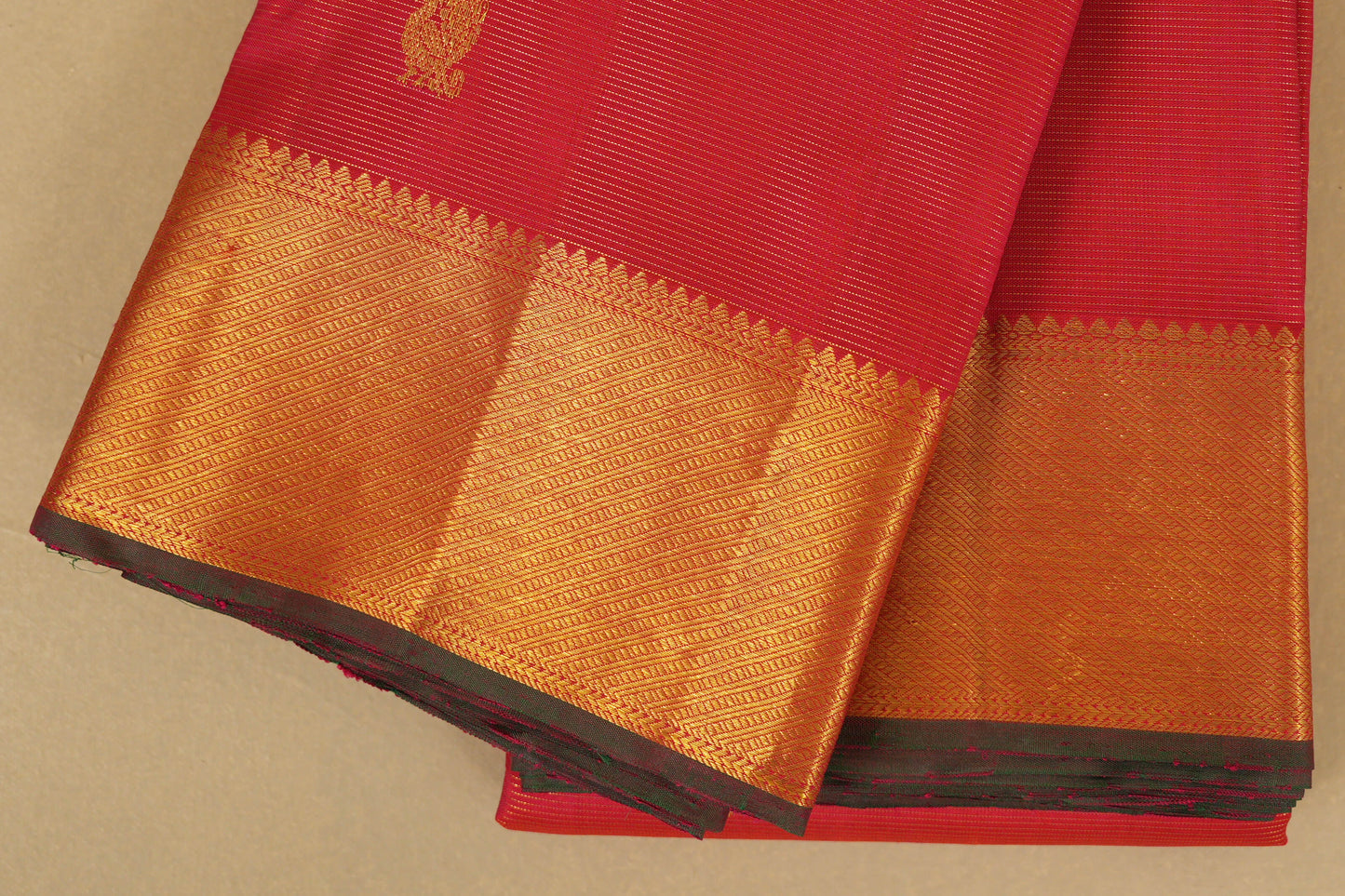 Red Vintage Kanjivaram Silk Saree border zoom