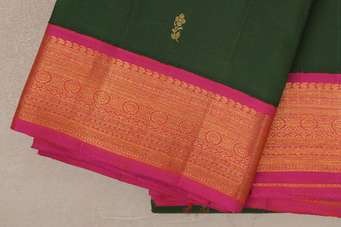 Emerald Green Vintage Kanjivaram Silk Saree border zoom