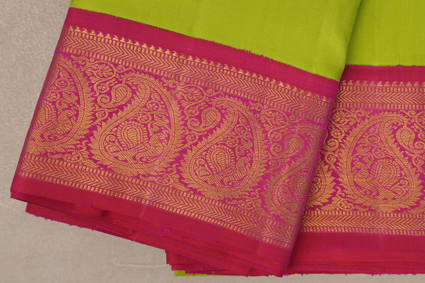Parrot Green Vintage Kanjivaram Silk Saree border zoom