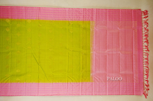 Parrot Green Light Weight Kanjivaram Silk Saree paloo