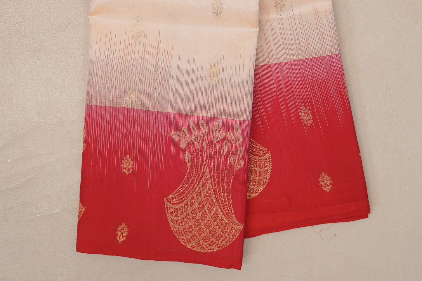 Cream Light Weight Kanchipuram Silk Saree border zoom