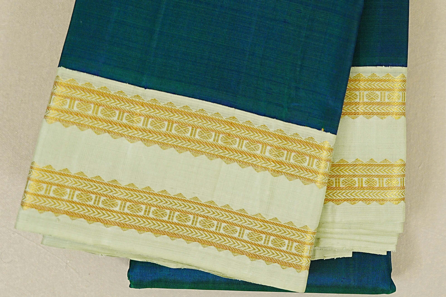 Peacock Green Kanjivaram Silk Saree border zoom