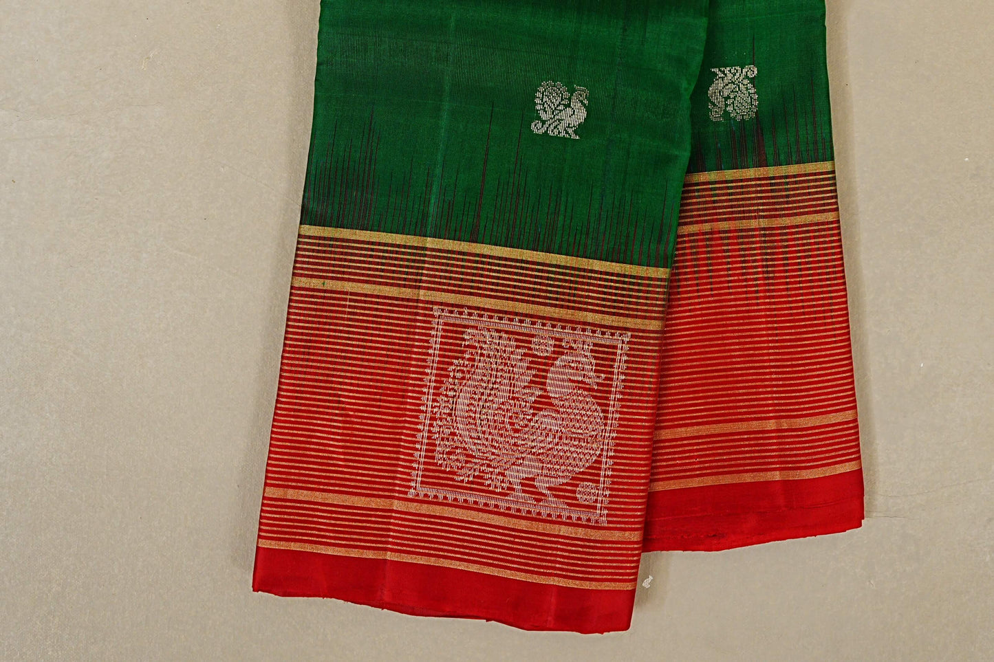 Bottle Green Light Weight Kanchipuram Silk Saree borders zoom