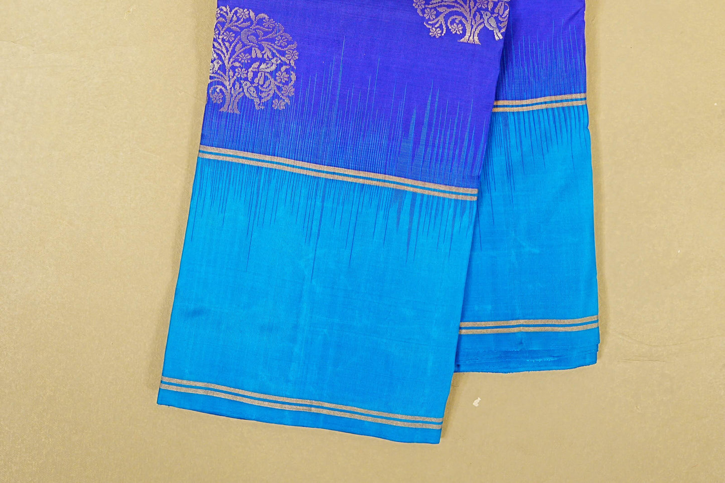 Royal Blue Light Weight Kanchipuram Silk Saree borders zoom