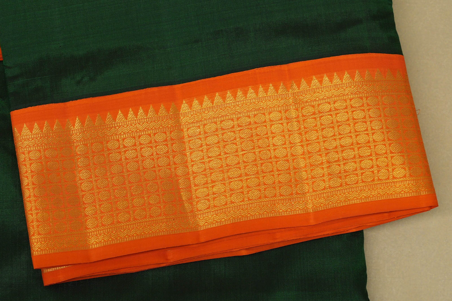 Deep Bottle Green with Bright Orange Borders Ten yards silk saree border zoom