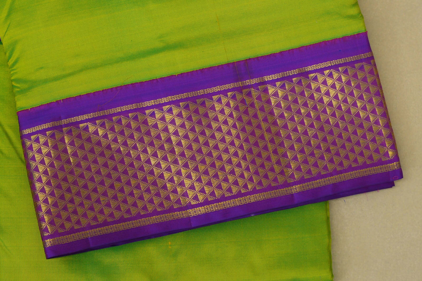 Bright Parrot Green with Purple Borders Ten Yards Silk Saree border zoom