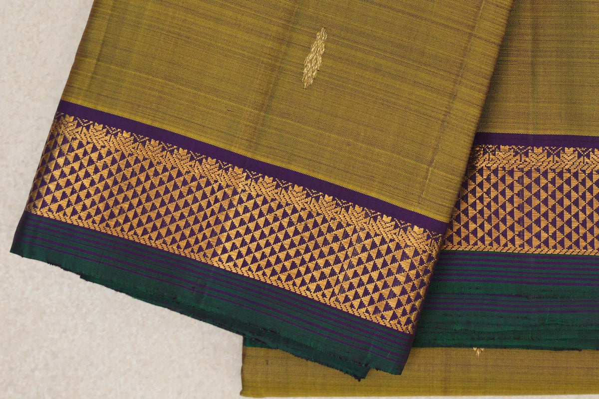Mehandi Green Vintage Kanjivaram Silk Saree border zoom
