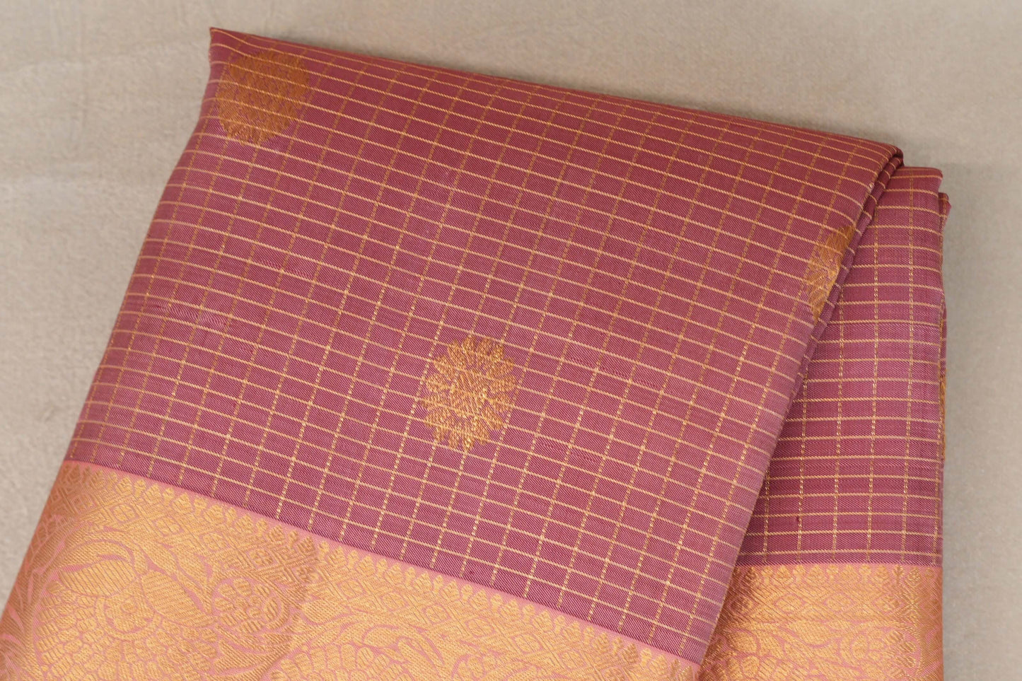 Onion Pink Vintage Kanjivaram Silk Saree by Shreenivas Silks body