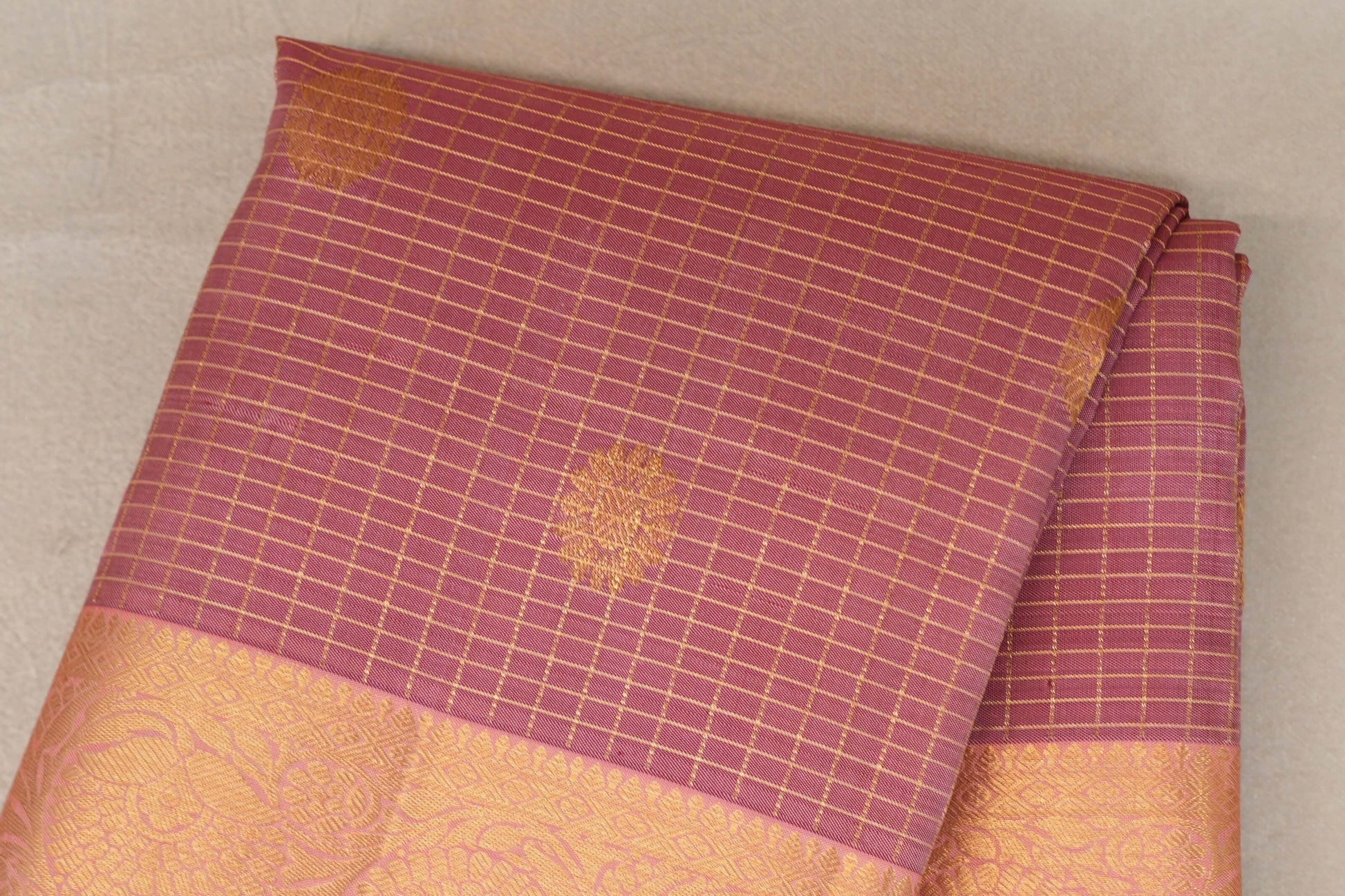 Onion Pink Vintage Kanjivaram Silk Saree by Shreenivas Silks body