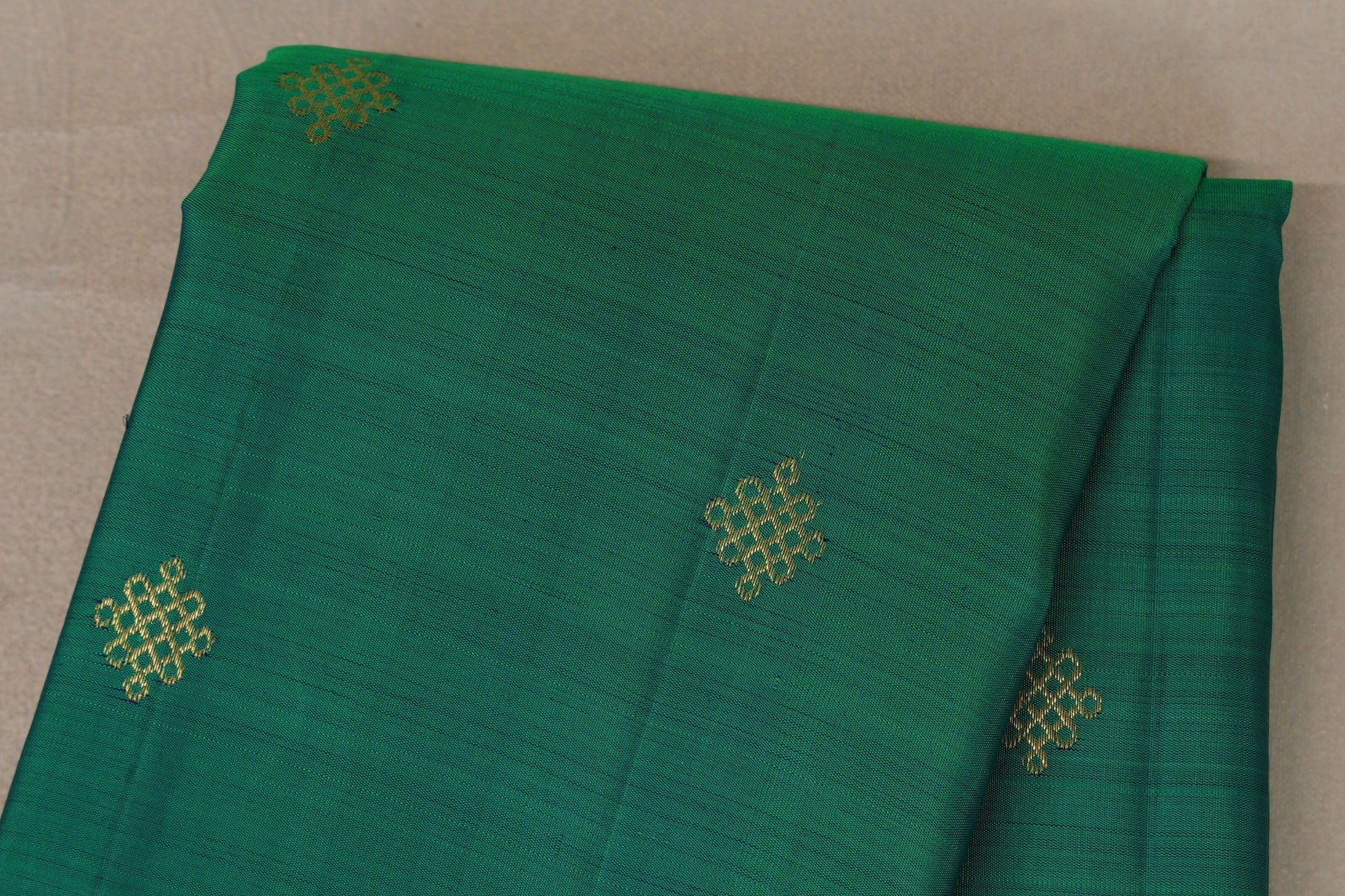 Dual Tone of Green & Blue Vintage Kanjivaram Silk Saree by Shreenivas Silks body
