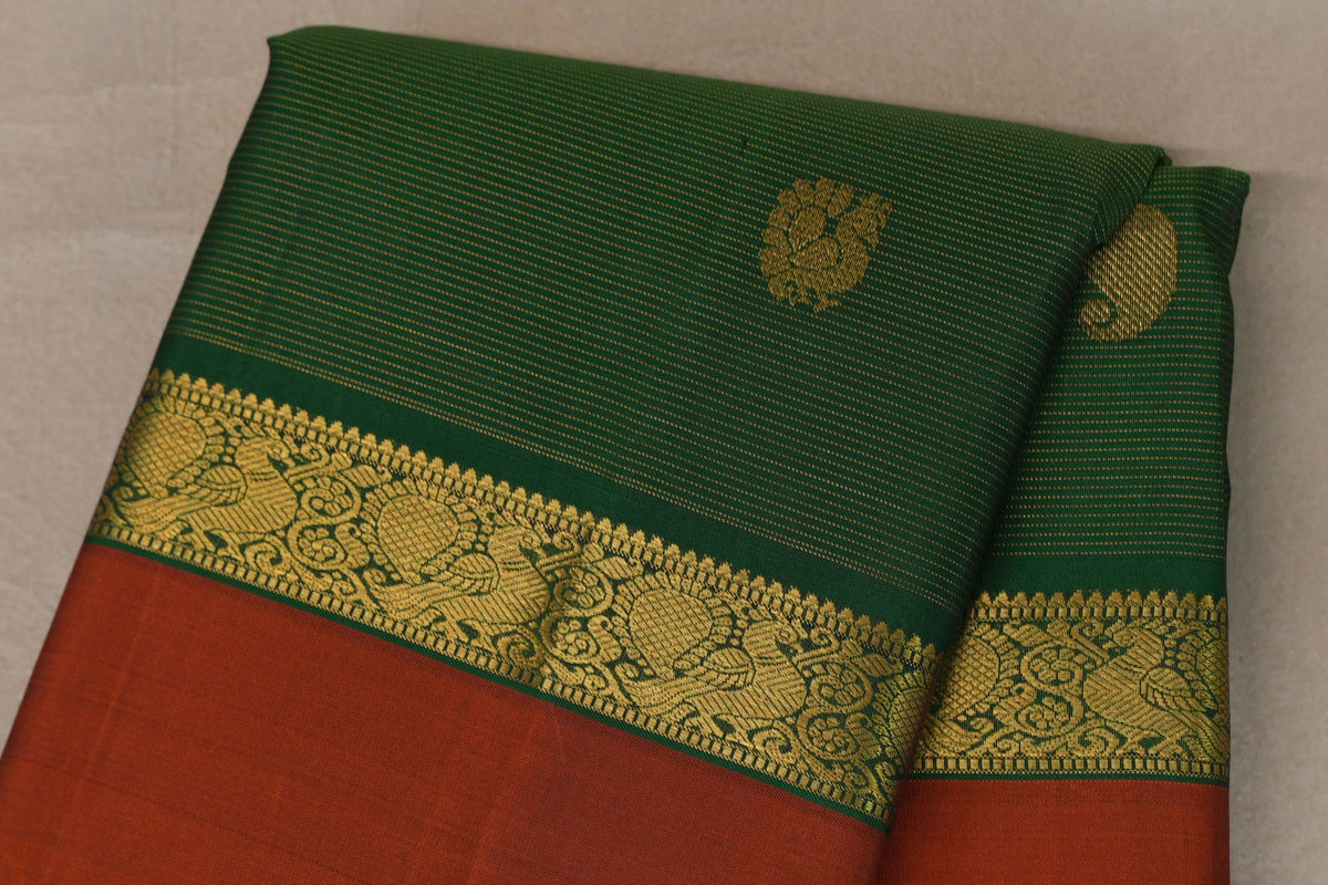 Deep Forest Green Vintage Kanjivaram Silk Saree by Shreenivas Silks body