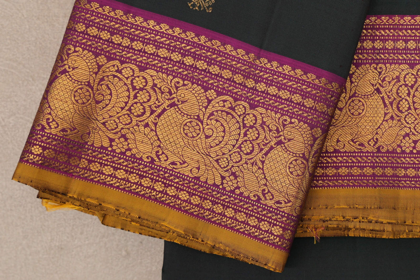 Deep Bottle Green Vintage Kanjivaram Silk Saree border zoom