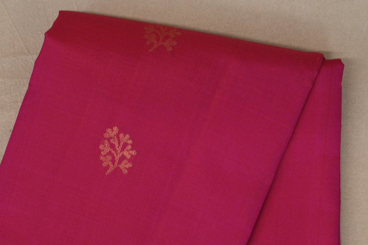Bright Pink Light Weight Kanchipuram Silk Saree body zoom
