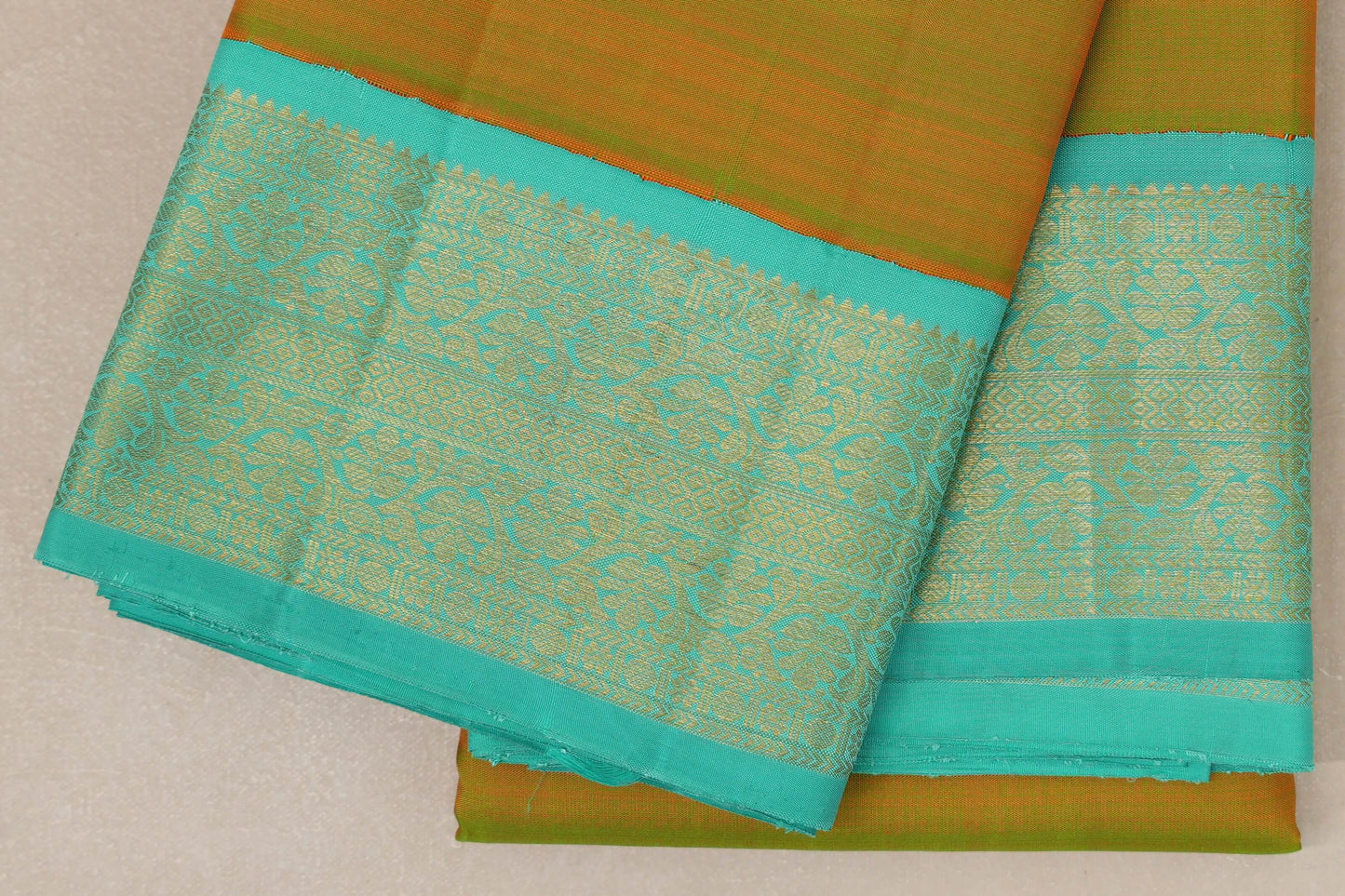 Manthulir Green Vintage Kanjivaram Silk Saree border zoom