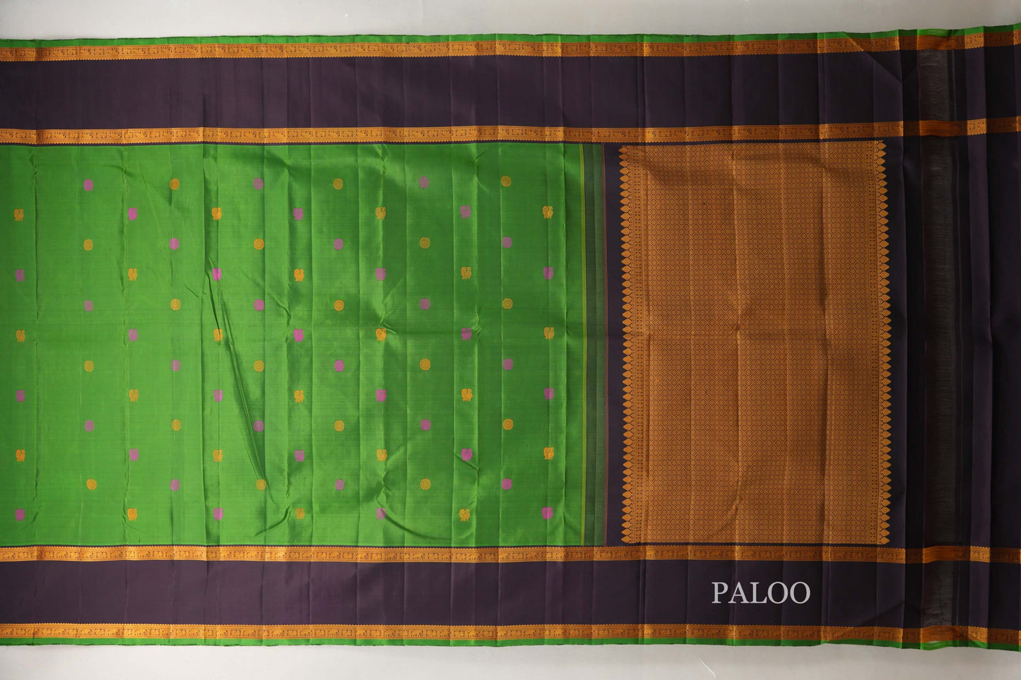 Bright Leaf Green  Vintage Thread Woven Kanjivaram Silk Saree paloo