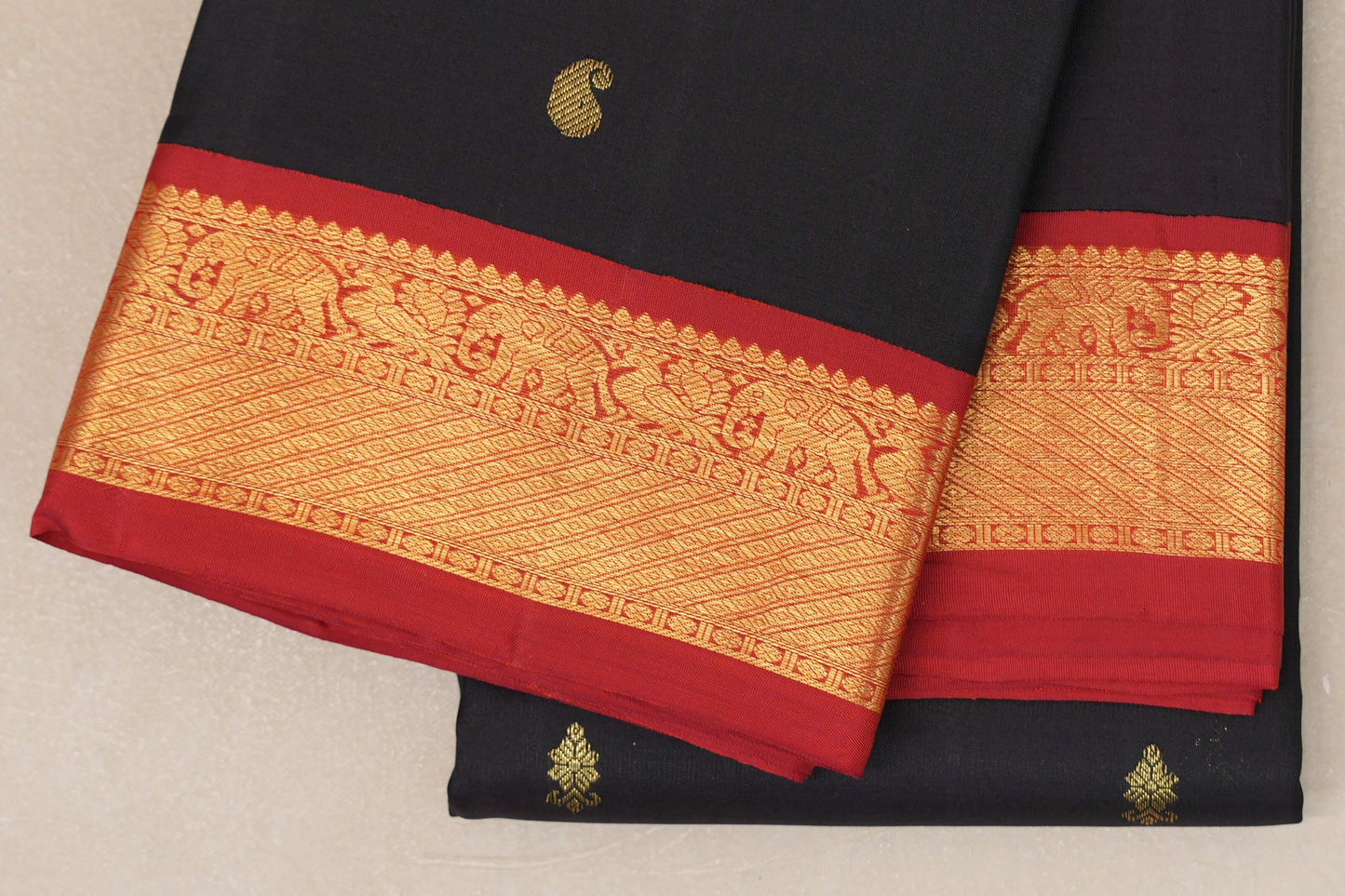 Black Vintage Kanjivaram Silk Saree border zoom