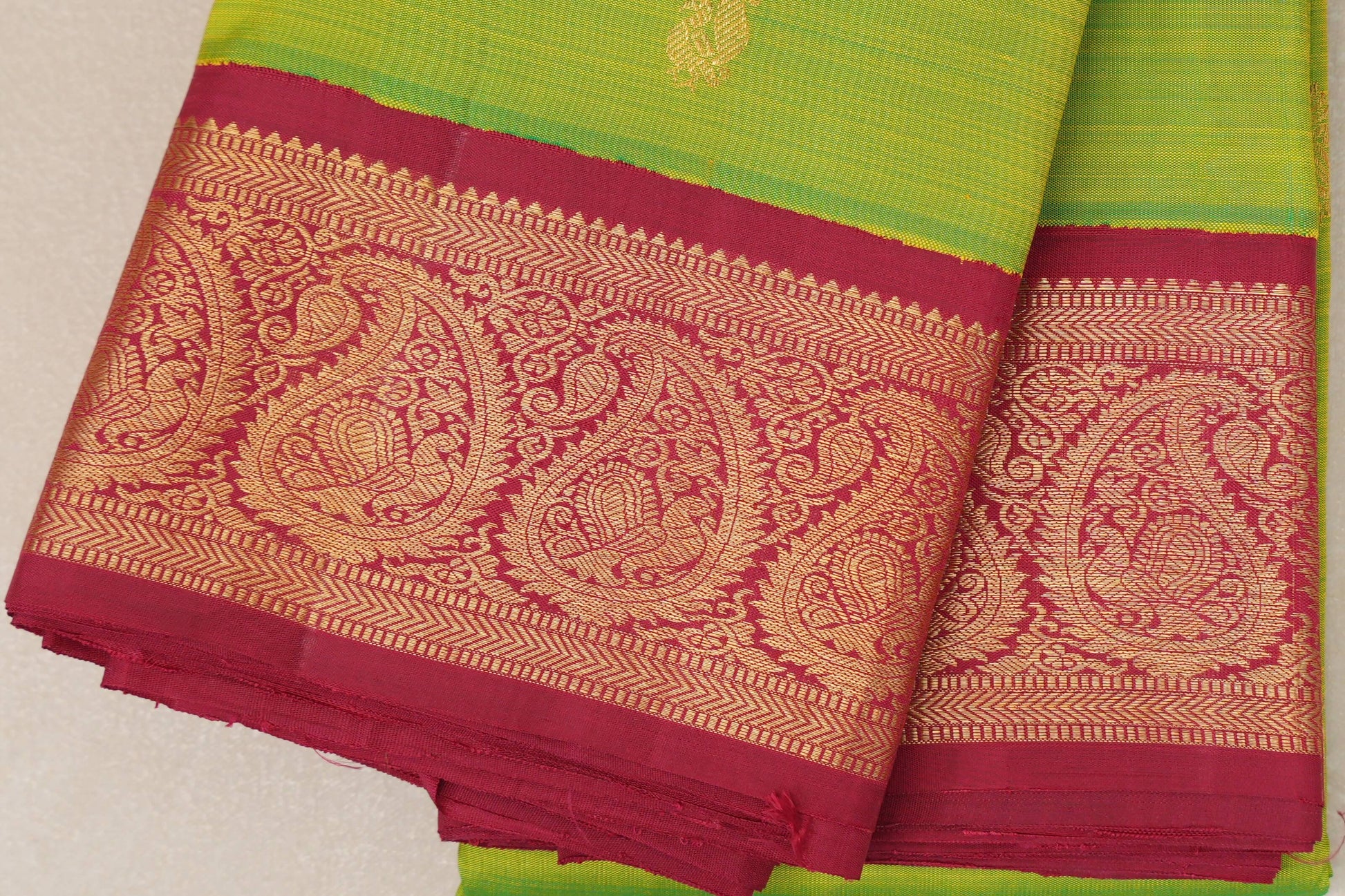 Dual Tone Green and Yellow with Deep Red Borders Vintage Kanjivaram Silk Saree border zoom