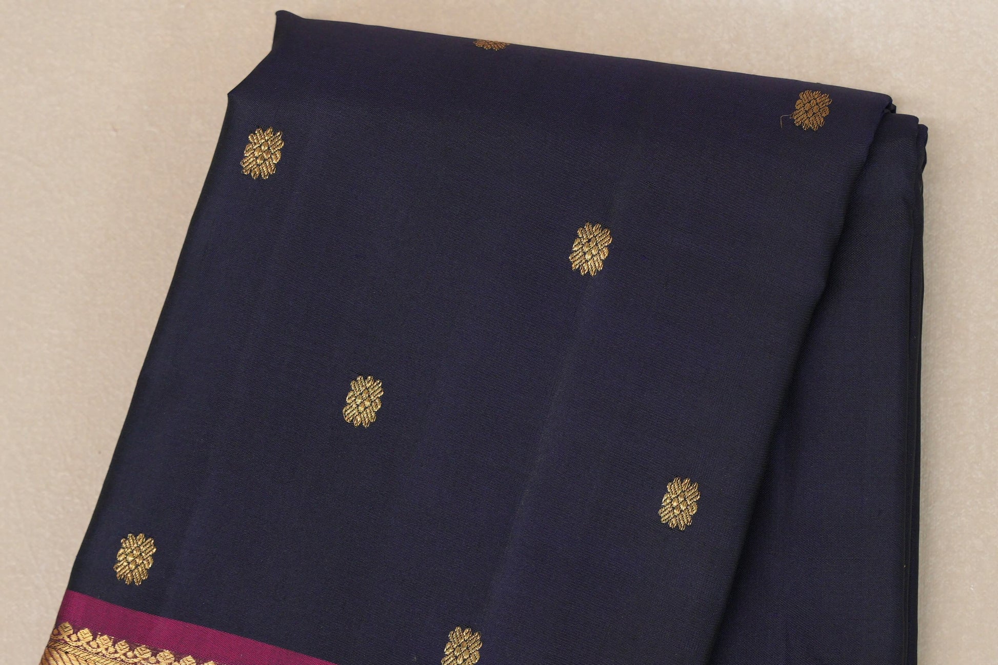 Rust Orange Vintage Kanjivaram Silk Saree body zoom