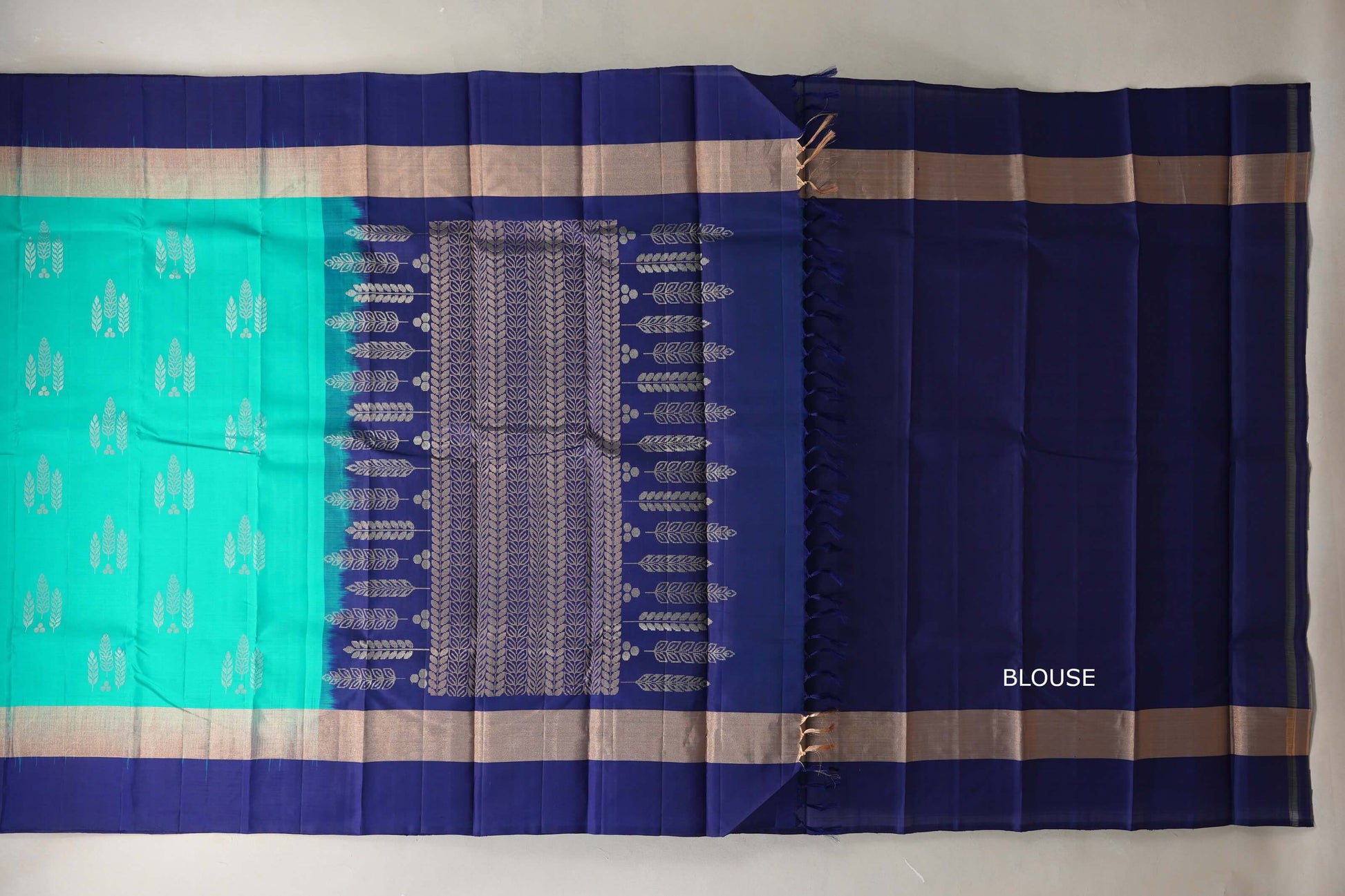 Turquoise blue with Deep Blue borders Light Weight Kanjivaram Silk Saree blouse