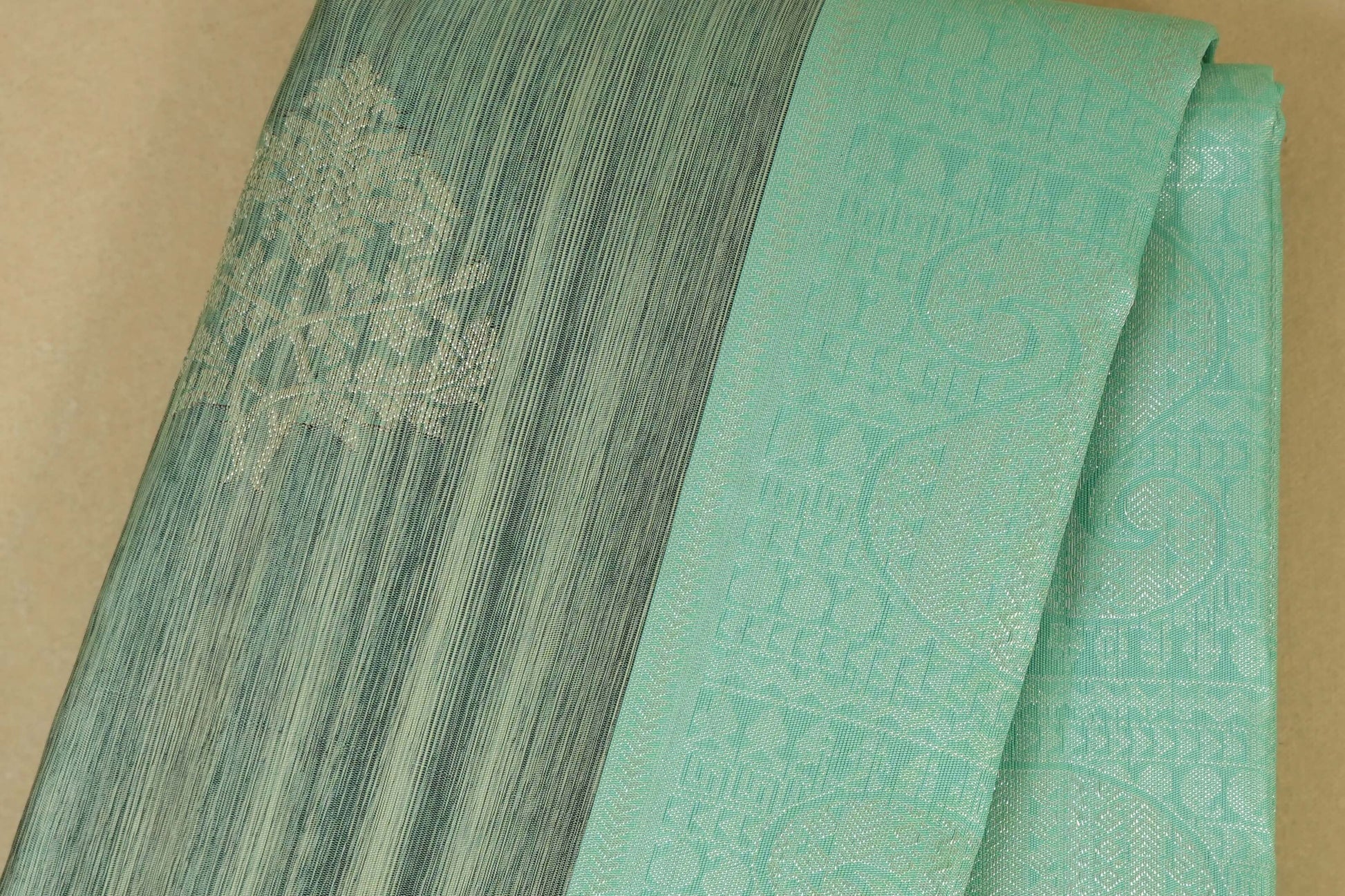 Rama Green Kanjivaram Silk Saree  body