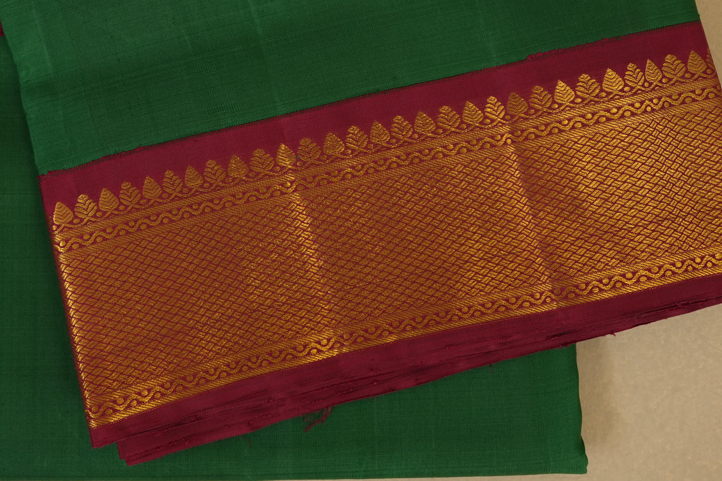 Dark Green with Maroon Borders Ten yards silk saree by Shreenivas silks PSSR017955