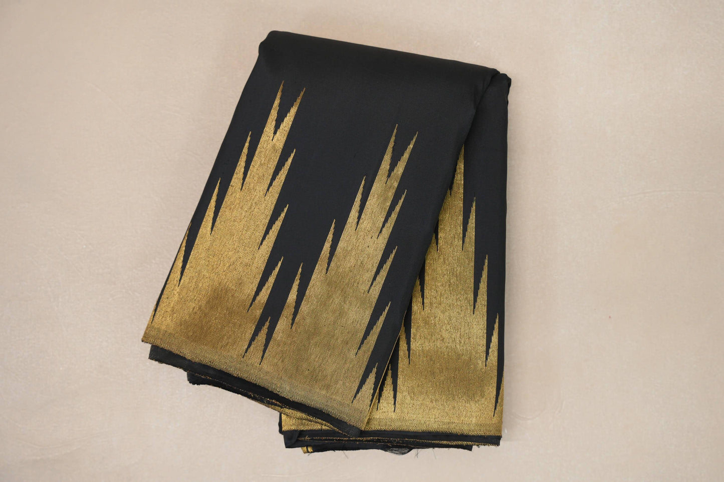 Black Vintage Kanjivaram Silk Saree by Shreenivas Silks PSSR019042