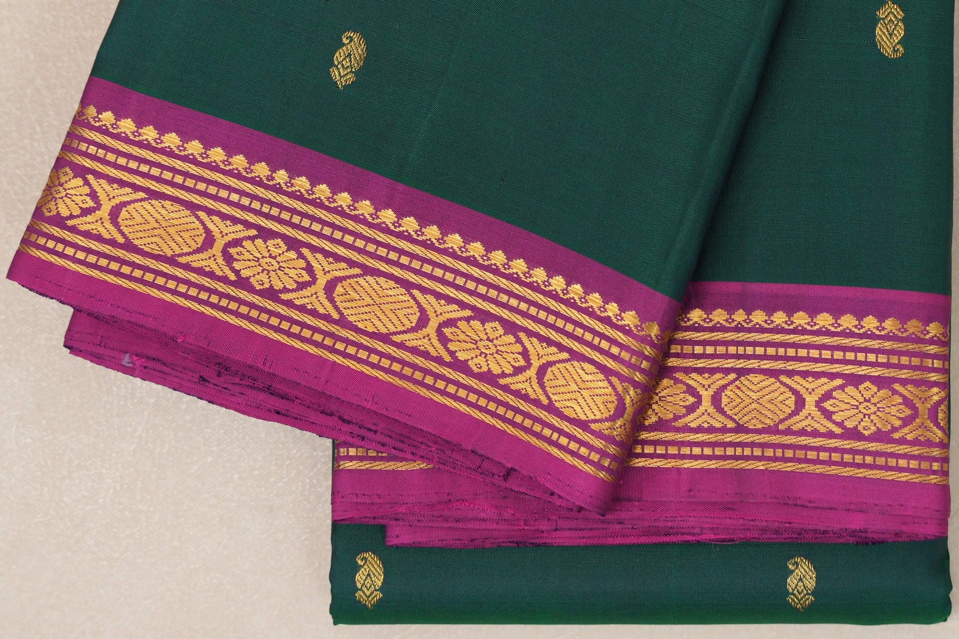 Bottle Green Vintage Kanjivaram Silk Saree  border zoom