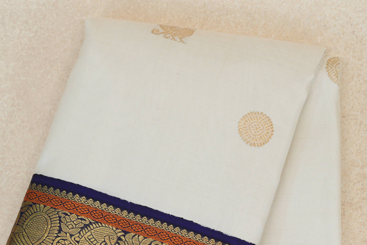 Off White Vintage Kanjivaram Silk Saree body zoom