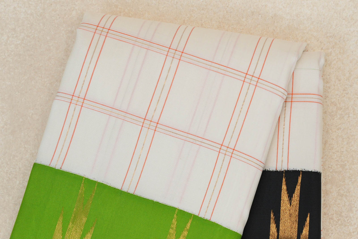 Off White Vintage Kanjivaram Silk Saree body zoom