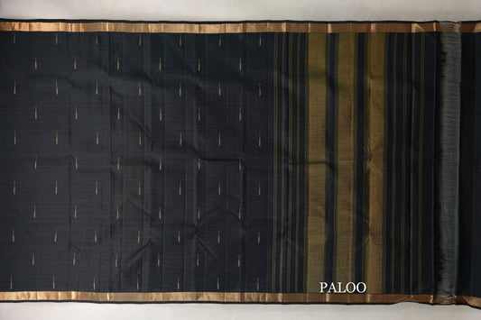 Black Vintage Kanjivaram Silk Saree paloo