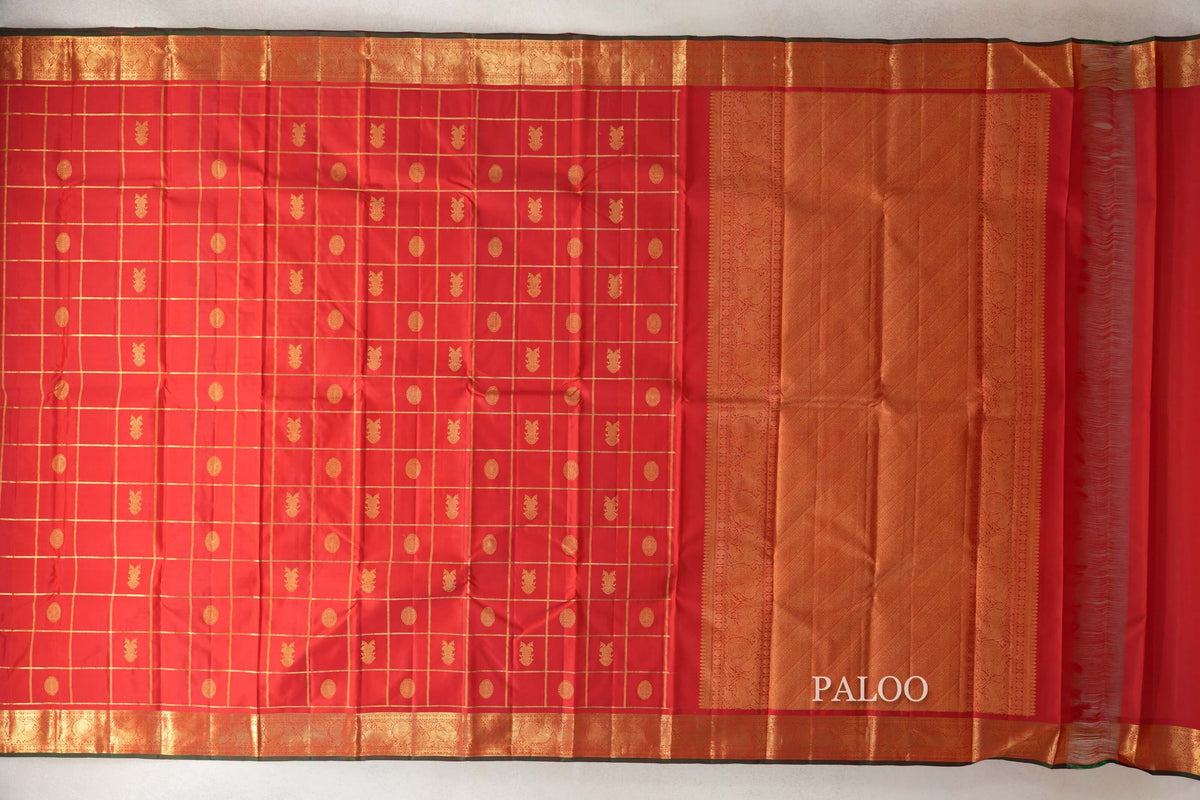 Chilli Red with Bottle Green Selvedge Vintage Kanjivaram Silk Saree paloo