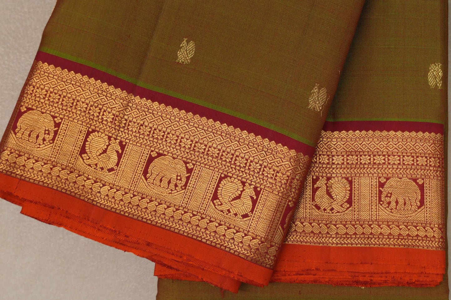 Dual tone of red and green Vintage Kanjivaram Silk Saree by Shreenivas Silks PSSR019113