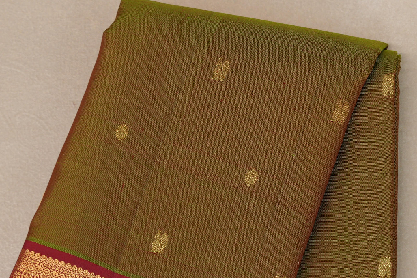Dual tone of red and green Vintage Kanjivaram Silk Saree by Shreenivas Silks PSSR019113
