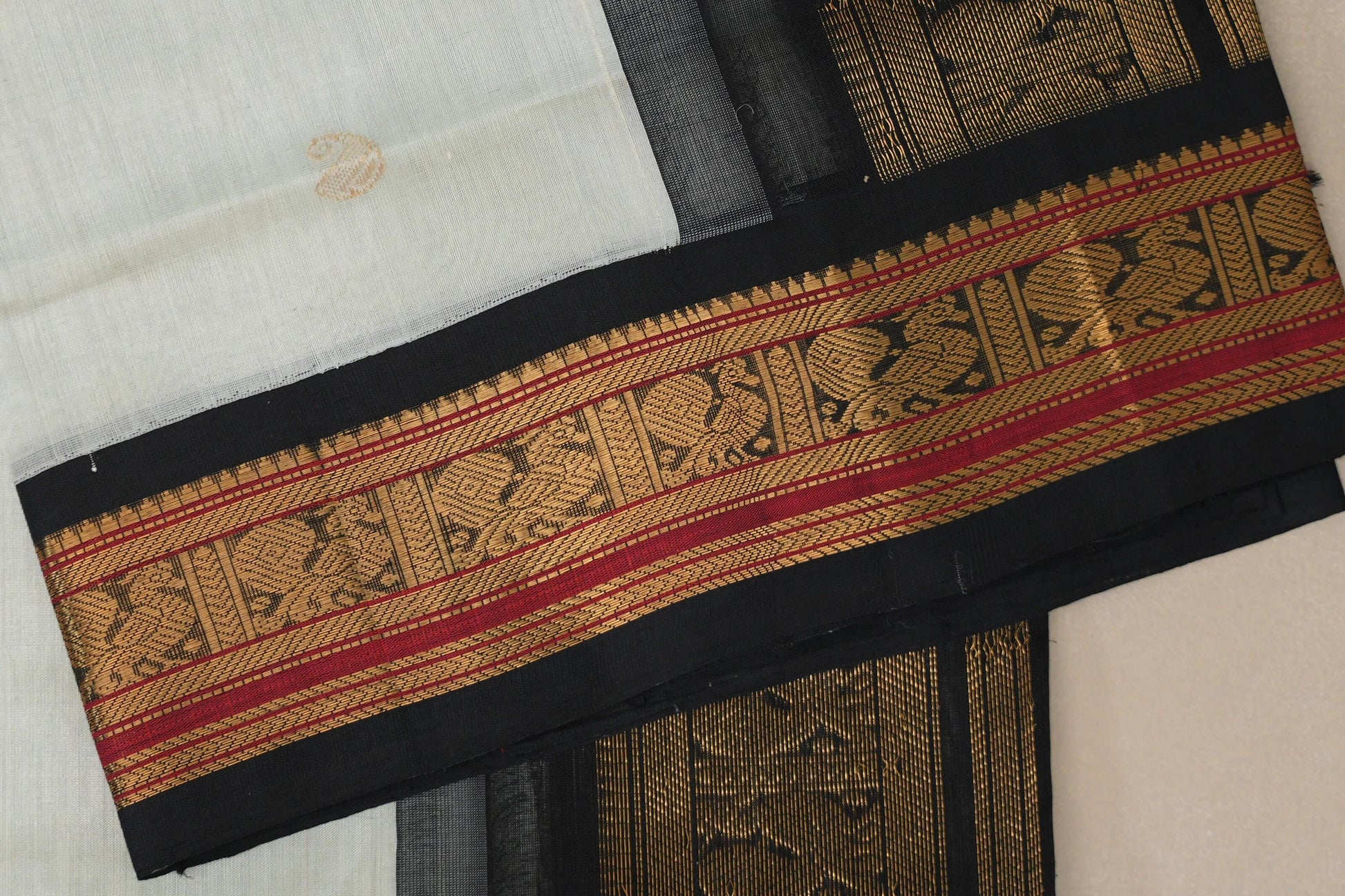 off white Vintage Silk Cotton Saree  border zoom