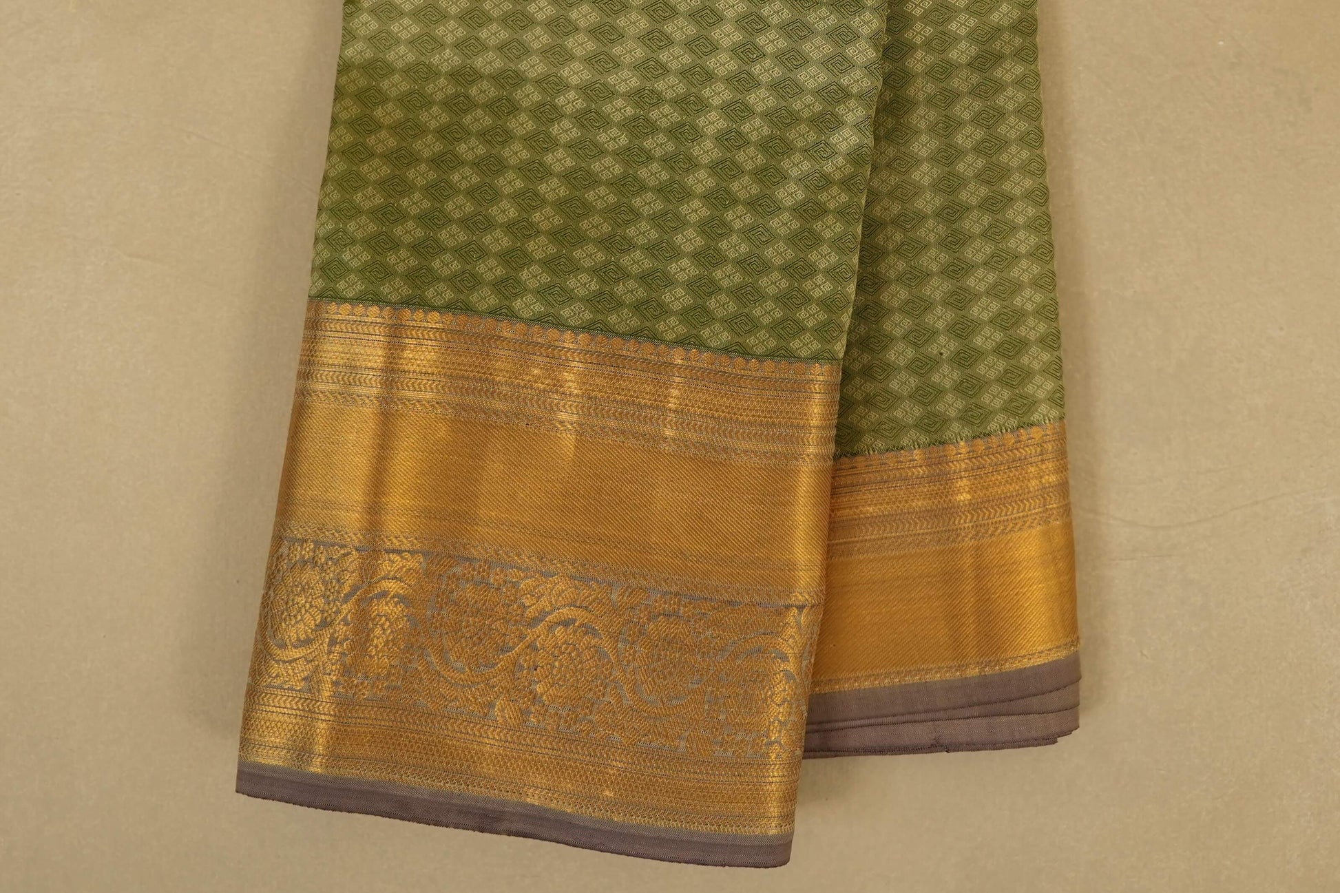 Pista Green Light weight Kanchipuram Silk Saree border zoom