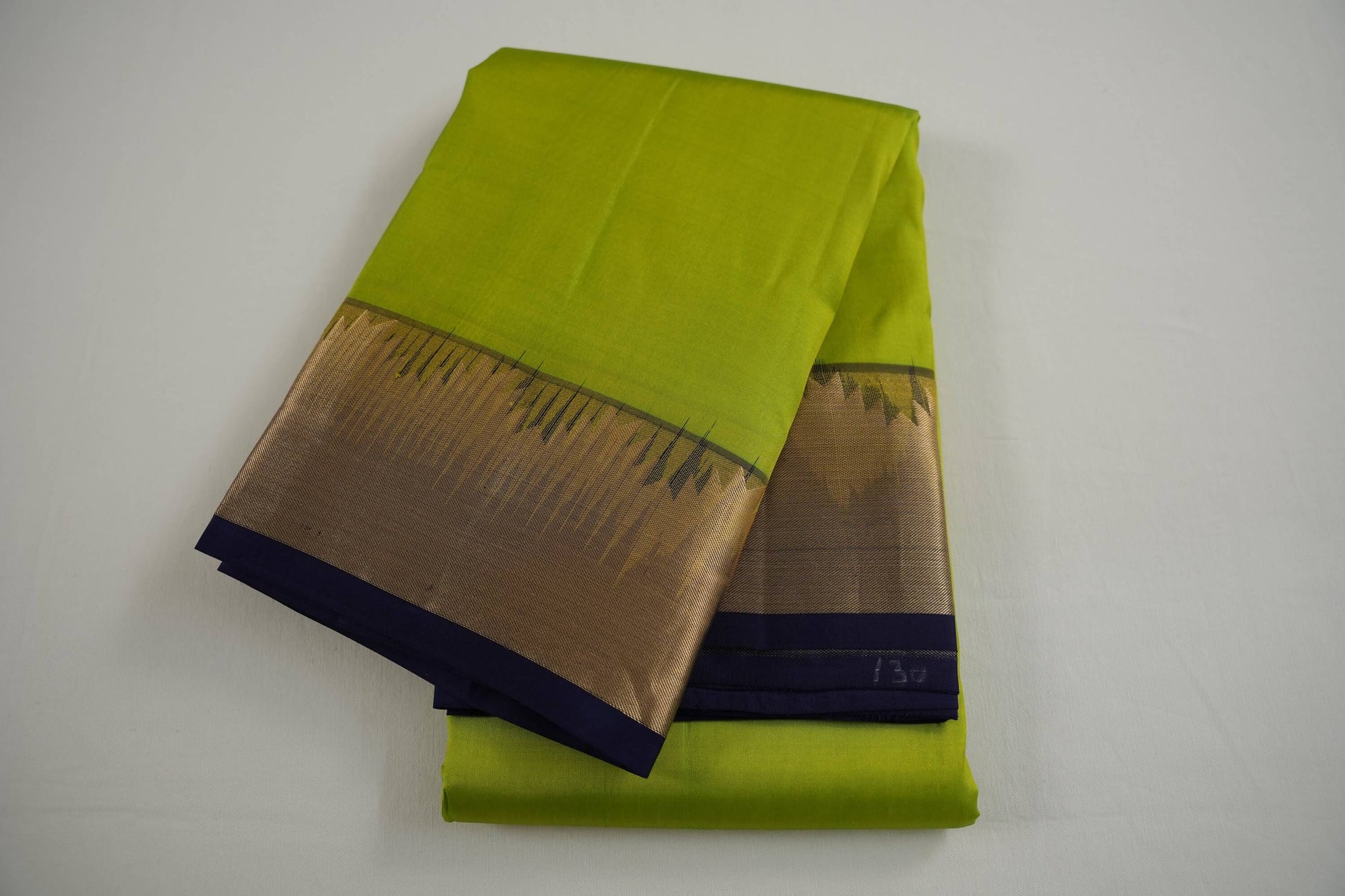 Parrot green light weight kanchipuram silk saree