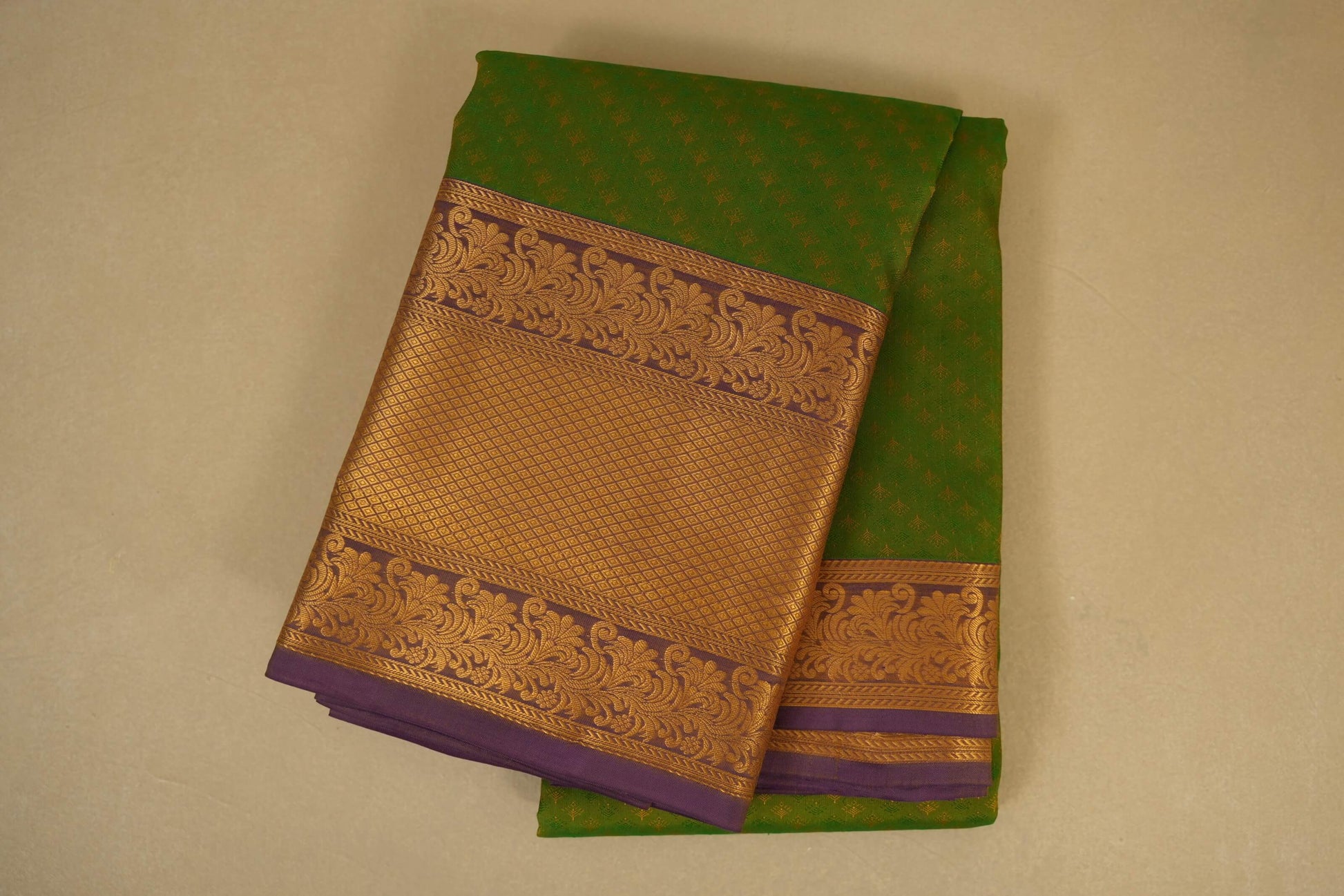 Folded Mehendi Green with Light Purple Borders Light Weight Kanchipuram Silk Saree 