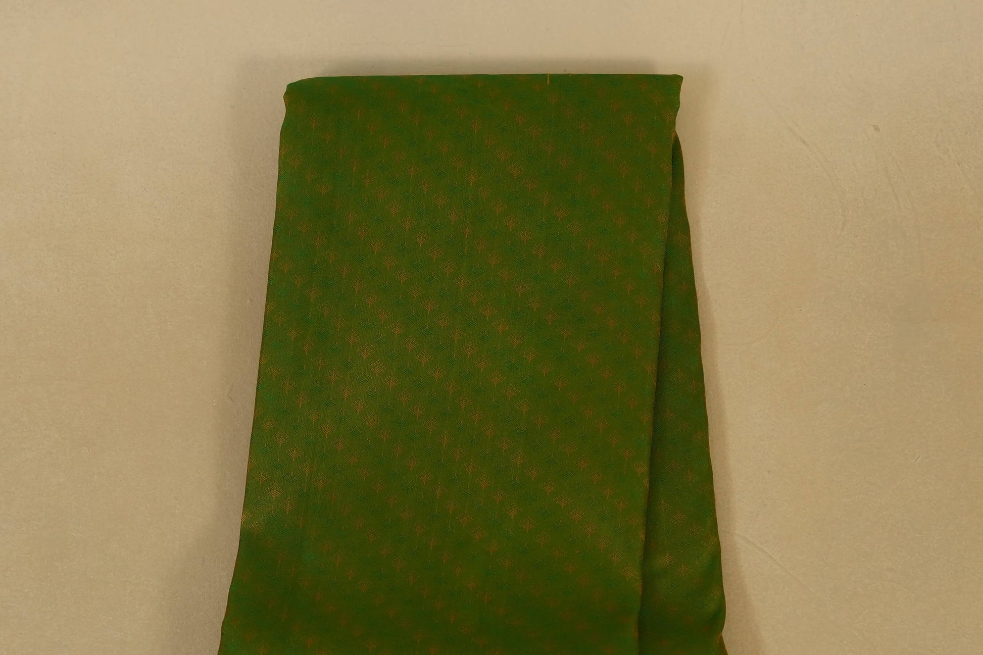 Mehendi Green Light Weight Kanchipuram Silk Saree Body Zoom