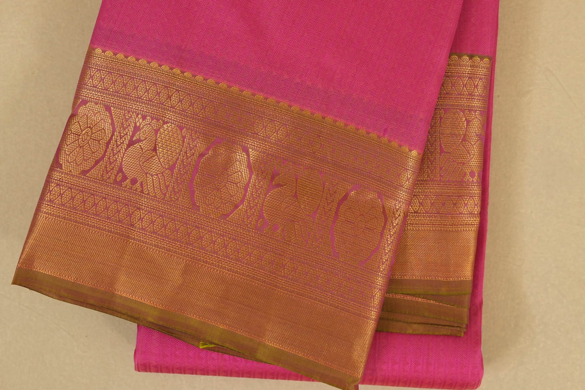 Pink Light Weight Kanchipuram Silk Saree border zoom